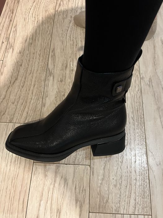 Ботінки жіночі.
