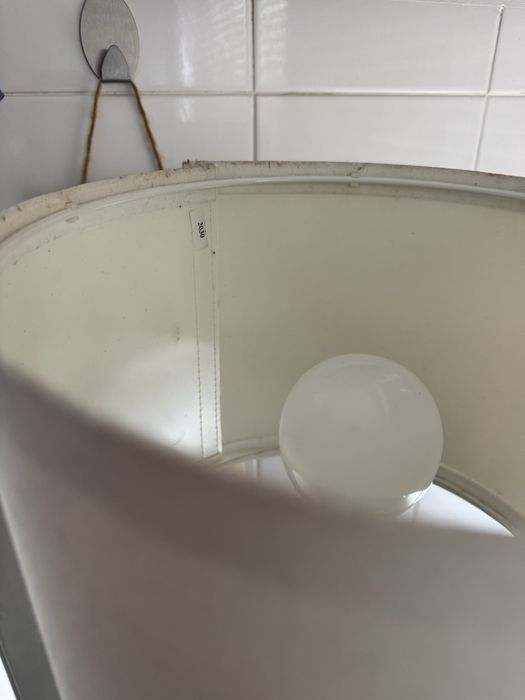 Candeeiro de mesa modelo Ikea em perfeifo estado