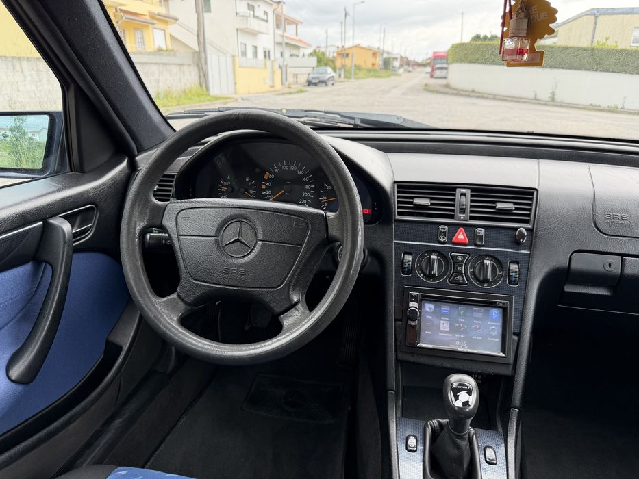 Mercedes Benz C220d Espirit - Histórico Completo - Como nova