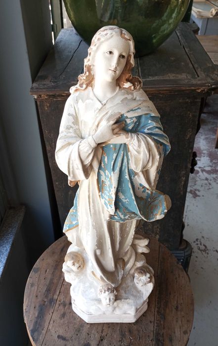 Antiga escultura em gesso Nossa Senhora da Conceição