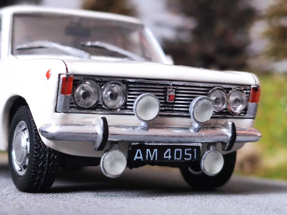 Halogeny, dodatkowe lampy do modeli (4 mm) - skala 1:43 (AKC43)