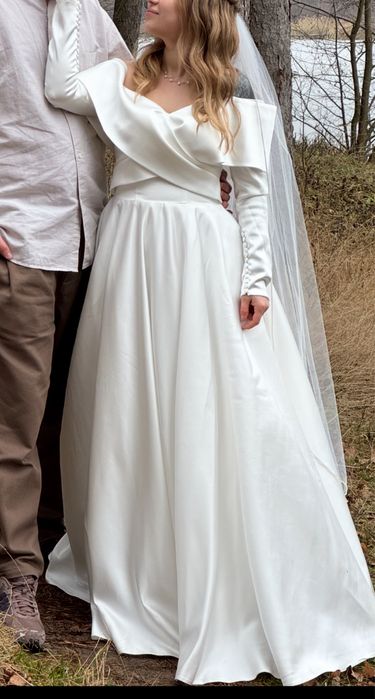 Весільна сукня атласна