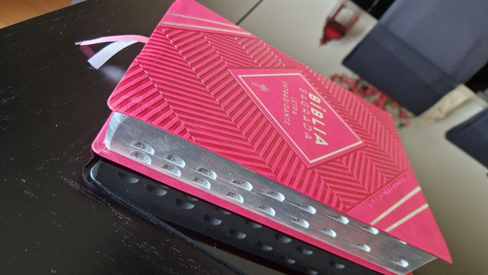 Bíblia Sagrada Letra Extra gigante NTLH | Capa Luxo Pink