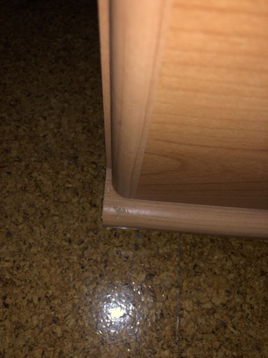 Cómoda Pequena com 2 Gavetas – Ideal para Projetos de Restauro