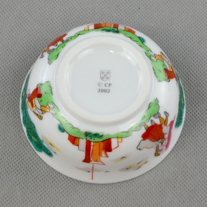 Taça e pires em porcelana - Reprodução de Companhia das Índias