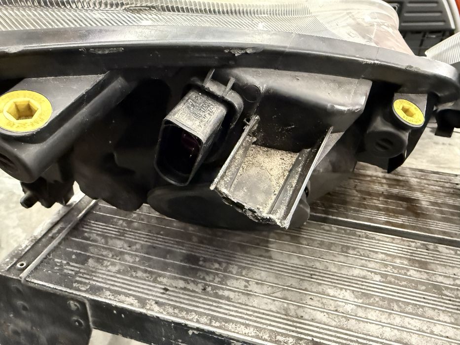 Lampa Prawa+Lewa Ford Kuga MK1 Soczewka uszkodzone