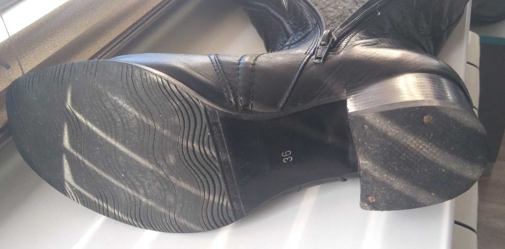 Зимние кожаные высокие сапоги Размер 36 Состояние лёгкое б/у