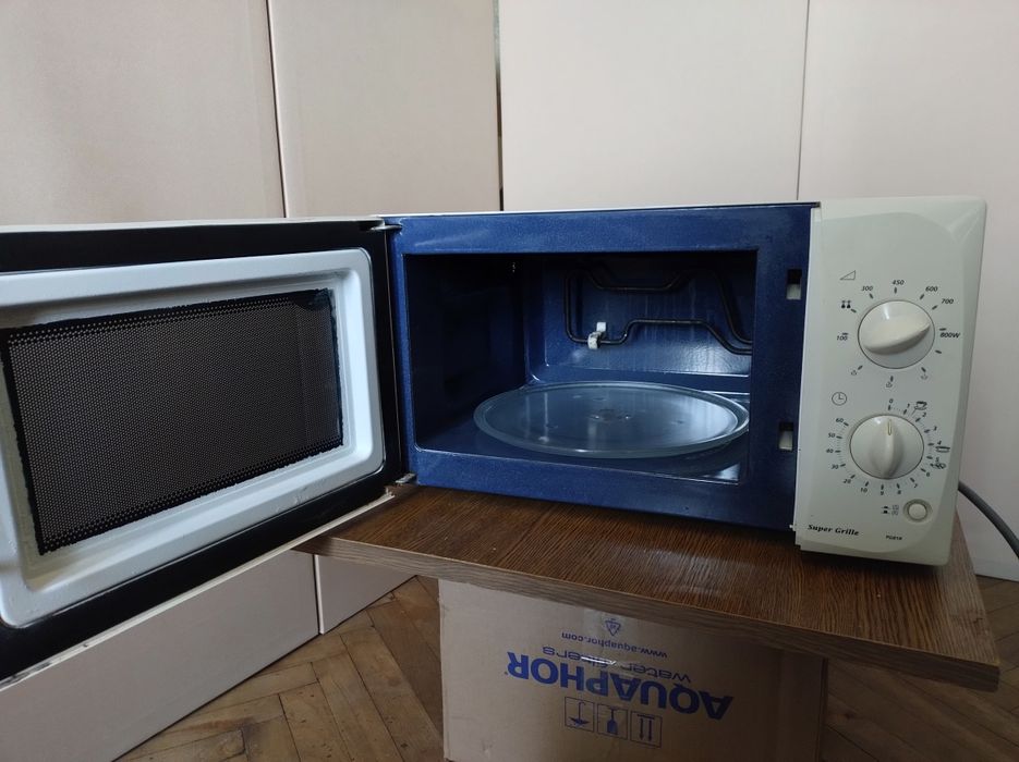 Продам одну з двох мікрохвильовок