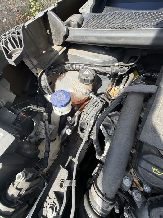 Peugeot 2008  poucos km trabalha e anda