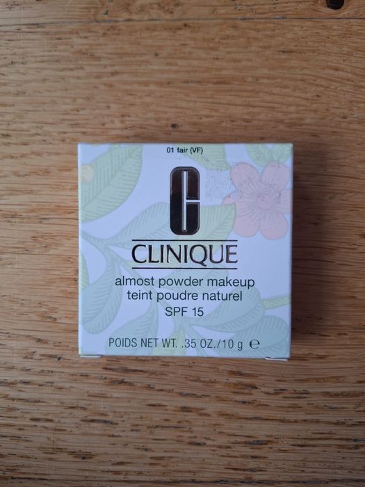 Puder do twarzy clinique 01 fair almost powder makeup