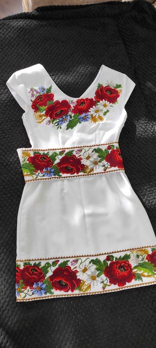 Вишита сукня бісером