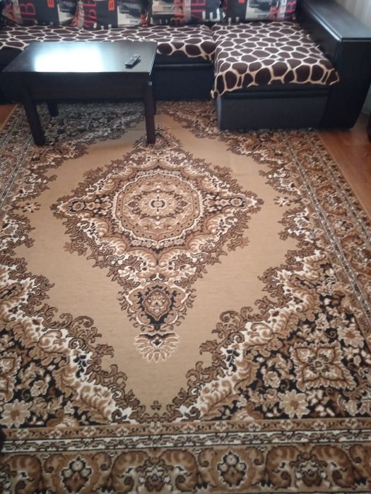 Продам недорого ковер.