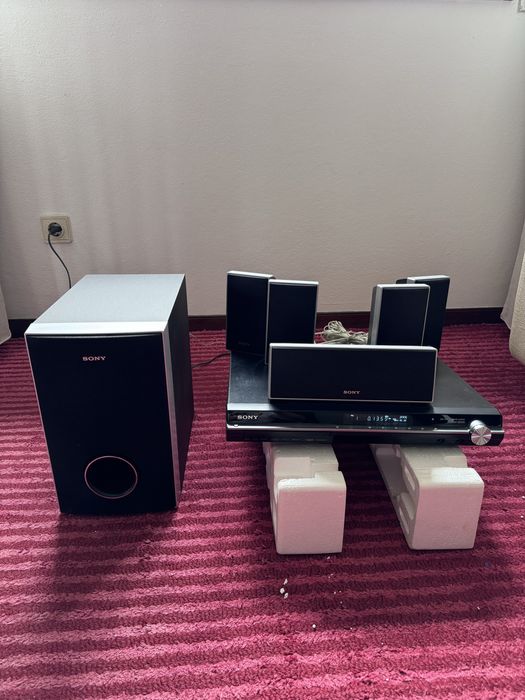 Sistema Sony home theater DAV-DZ230.