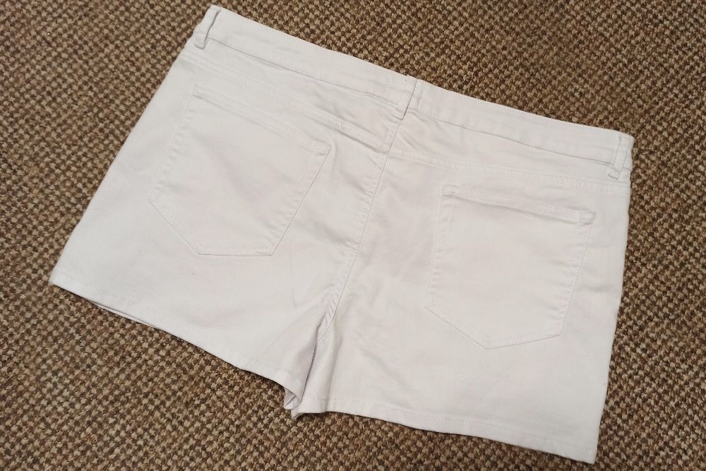 Шорты белые f&f. размер l xl. коттон