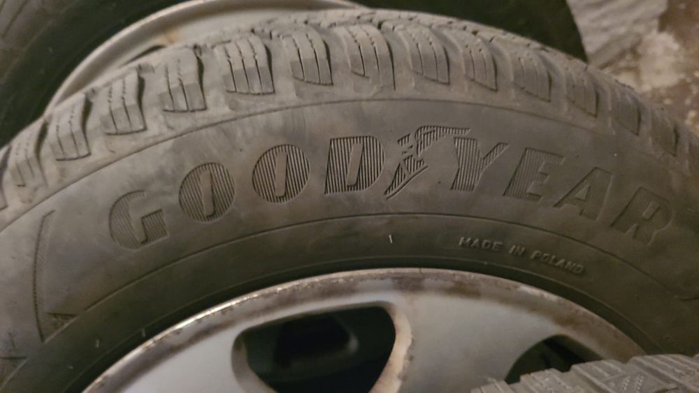 Komplet opon zimowych Goodyear ultragrip