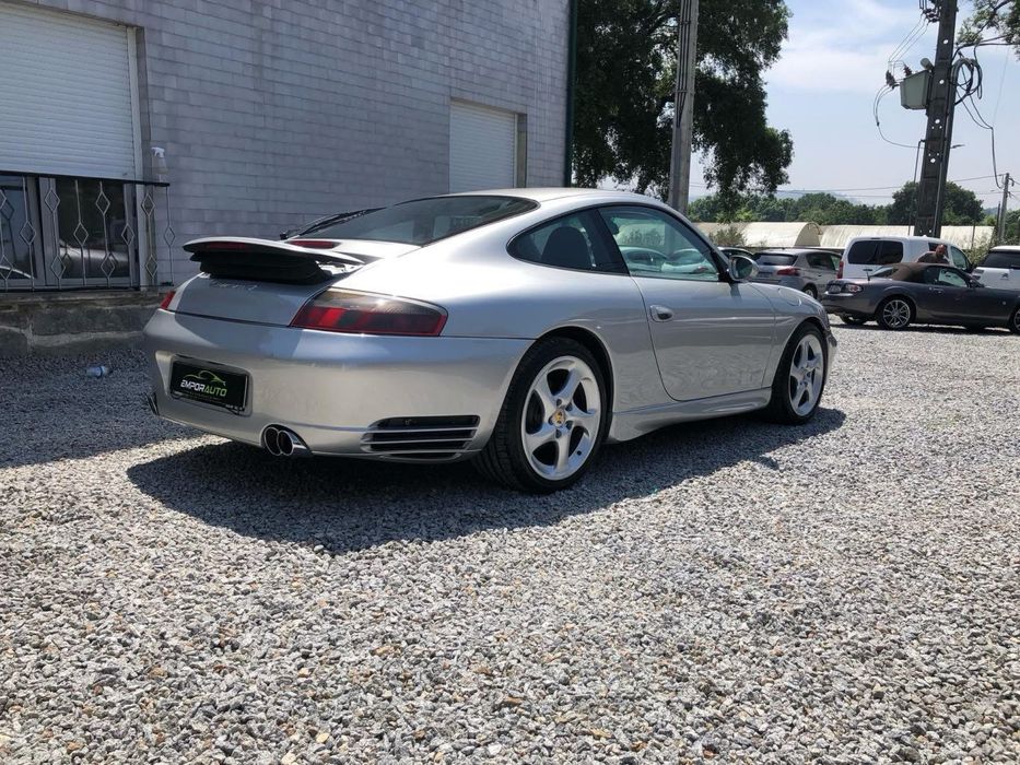 Porsche carrera 4