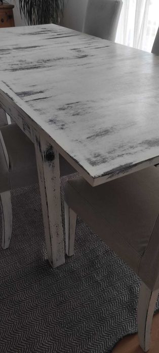 Conjunto de mesa extensível e 6 cadeiras estofadas