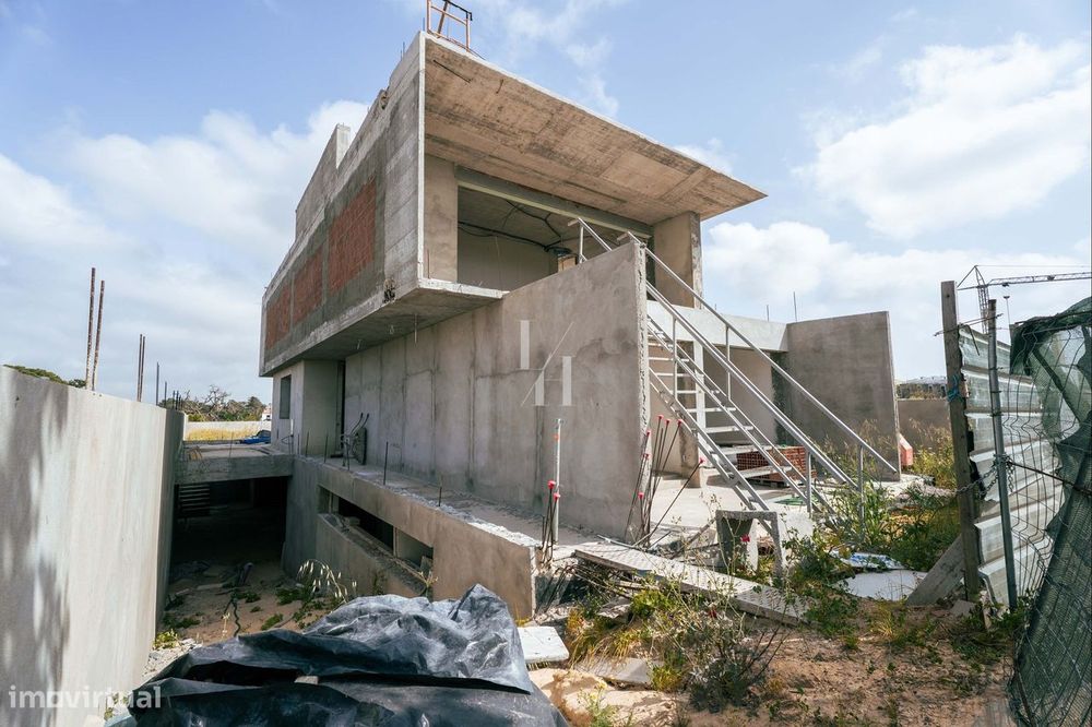 Moradia T3+2 para venda nas Gambelas, em Faro