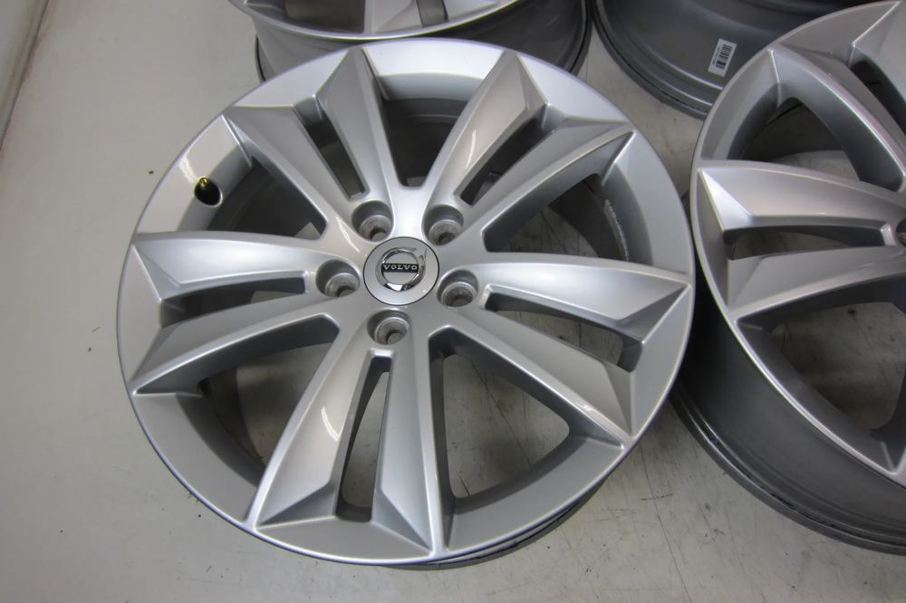felgi aluminiowe 17  volvo c30 v50 v60 s60 cx30 xc60 v70 oryginał