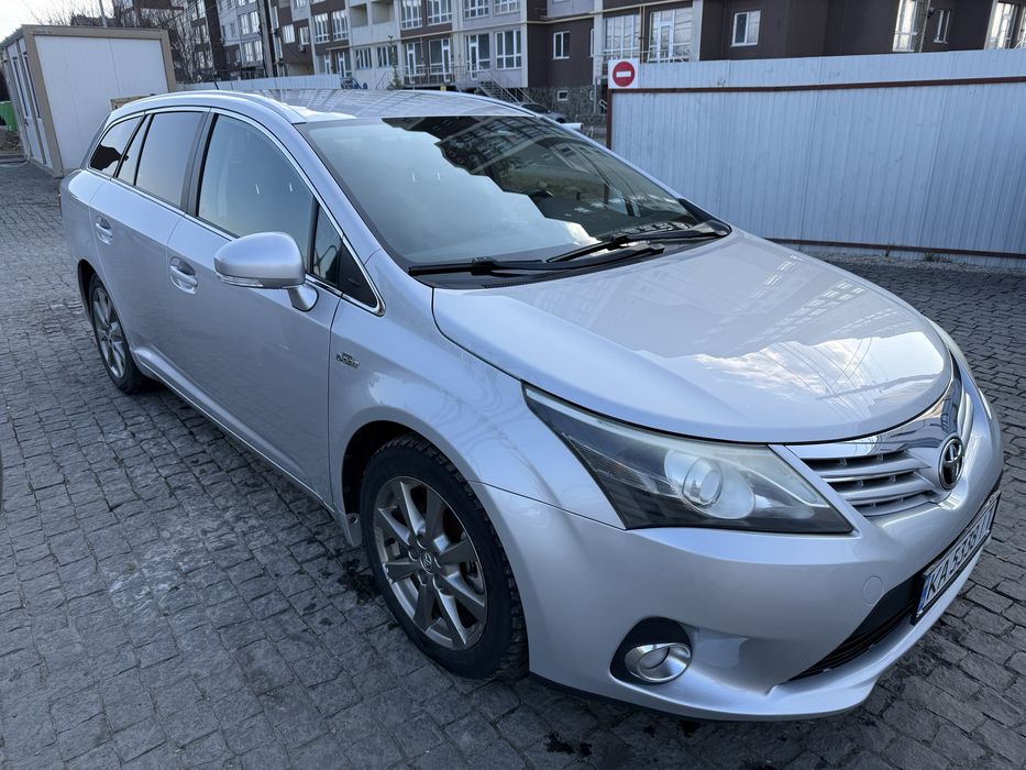 Продам Toyota Avensis 2012 року 2.2 дизель