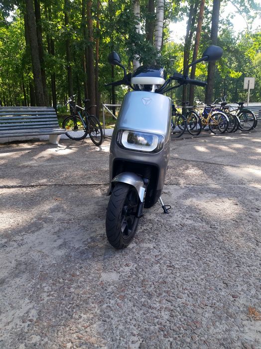 Електроскутер Yadea E8S