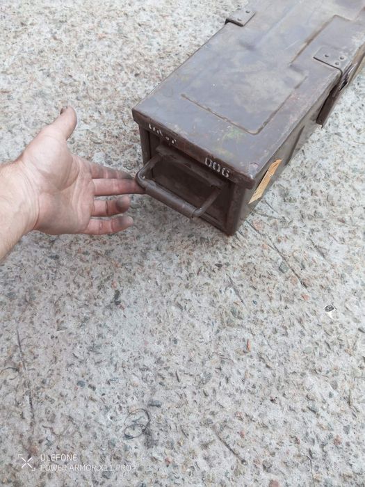 Продам ящик металевий.