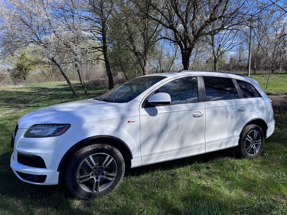 Автомобіль AUDI Q7