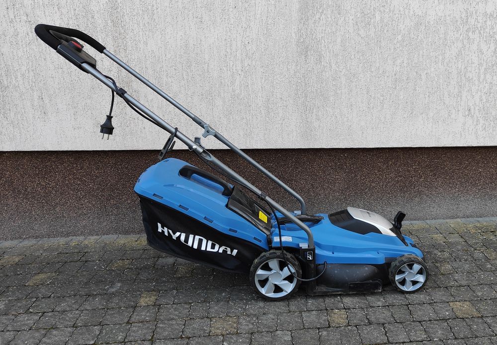 Продам газонокосілку Hyundai 33cm