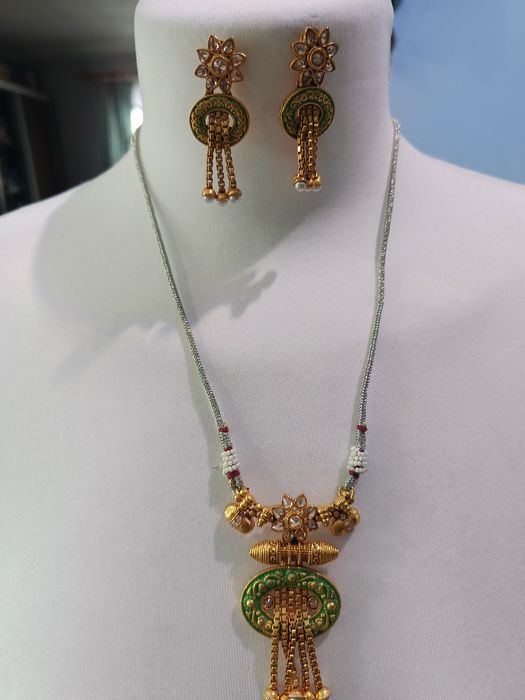 Zestaw biżuterii kolczyki i naszyjnik damski