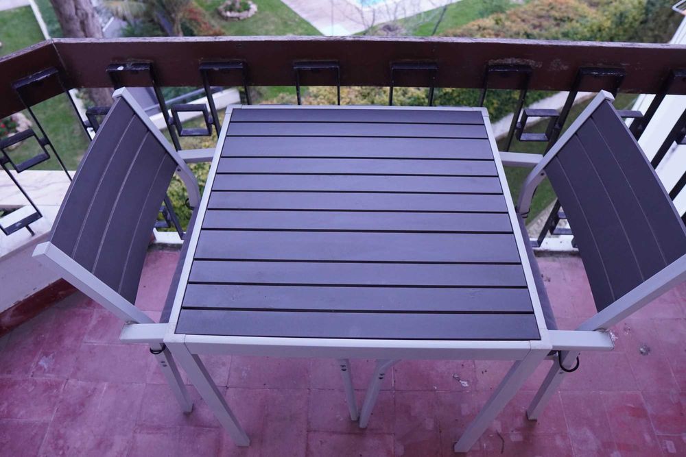 Conjunto de Exterior IKEA – Mesa 71x71 + Cadeiras com Almofadas