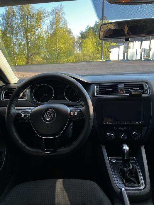 Volkswagen Jetta 2015 1.8 бензин Автомат  Aisin