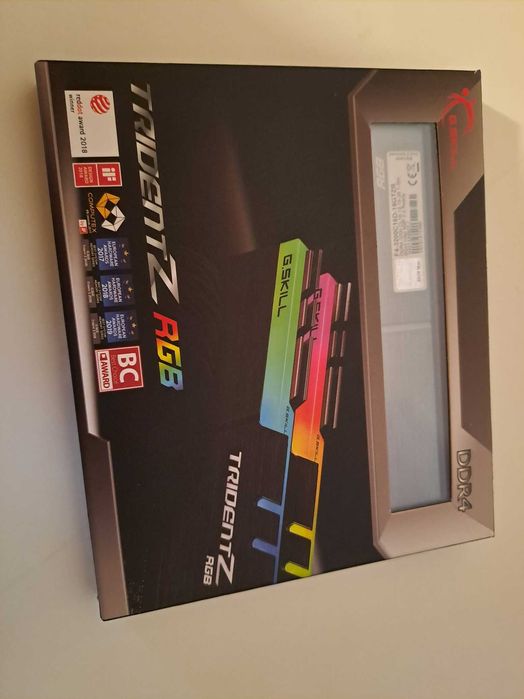 Kit memórias RAM DDR4 16GB G.Skill Trident Z RGB