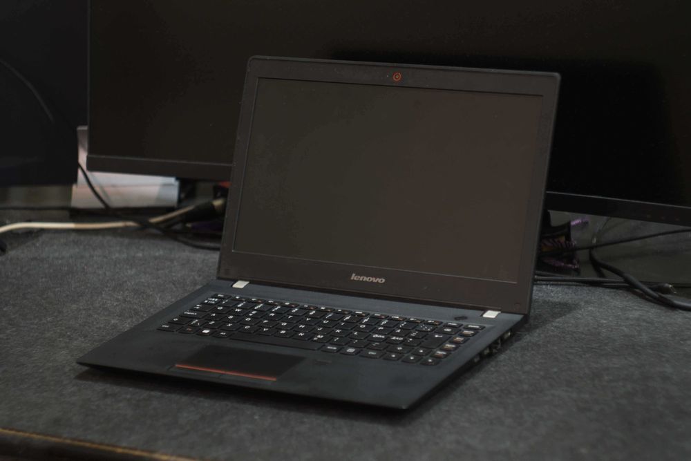 Компактний ноутбук Lenovo E31-70 13.3" / Intel Core i3 / 8GB RAM / SSD 120GB