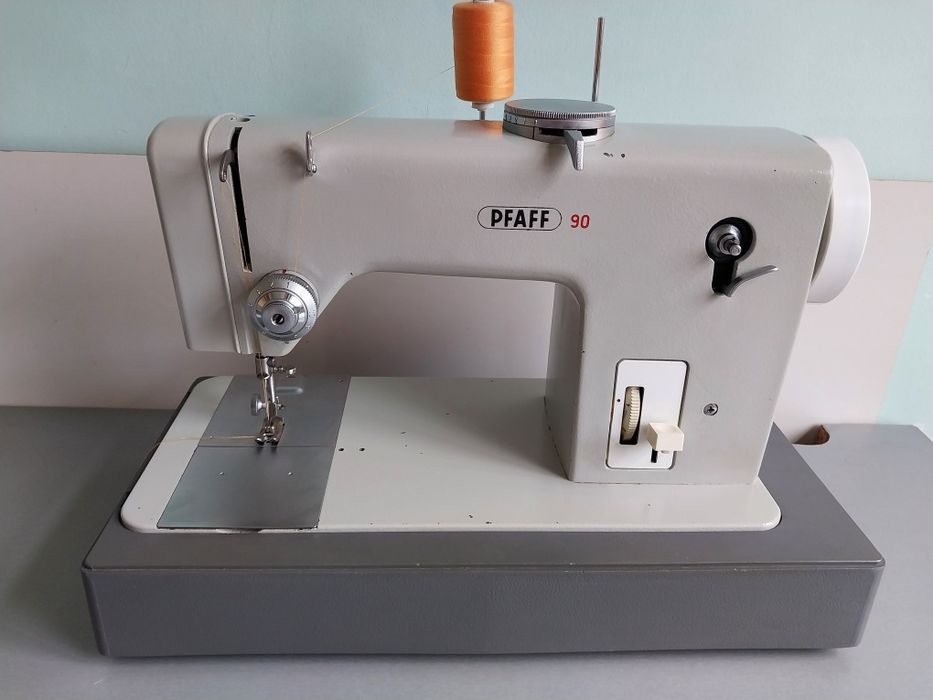 Швейна машинка PFAFF 90