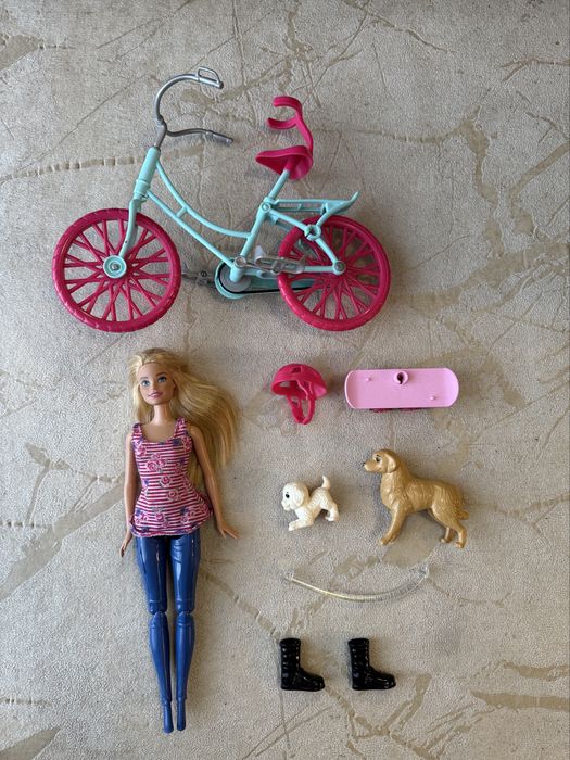 Lalka Barbie na rowerze z pieskami, Mattel