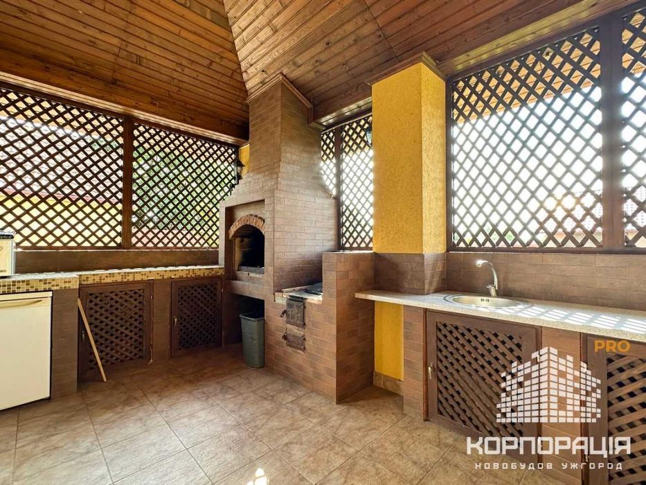 Продаж готового будинку, 280 м2,  28 соток, с.Галоч, 11 км до Ужгорода