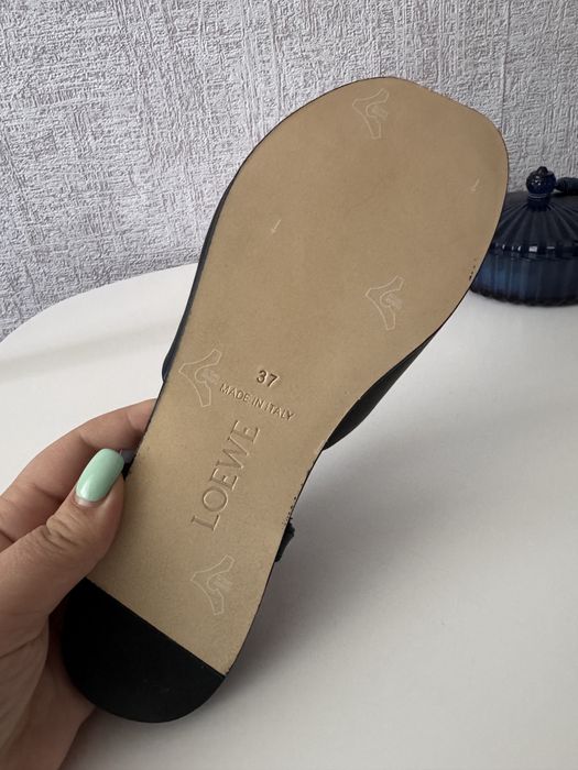 Босоніжки шкіряні Loewe