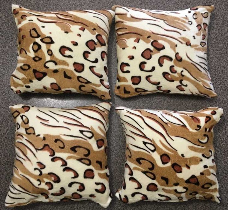 Ładne poszewki na poduszki z mikrofibry 45 cm x 42 cm (cena za 4 szt.)