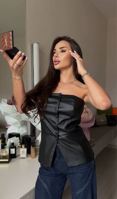 Корсет зі штучної шкіри