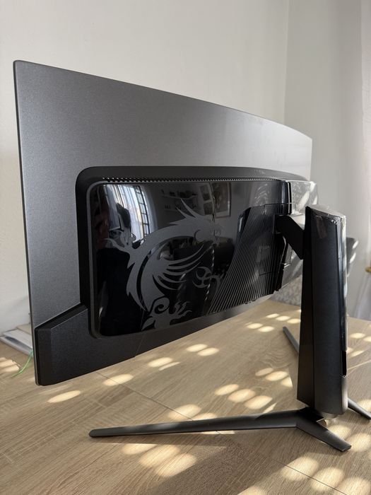 Monitor gaming  MSI  34" ultra wide curvo QD  OLED