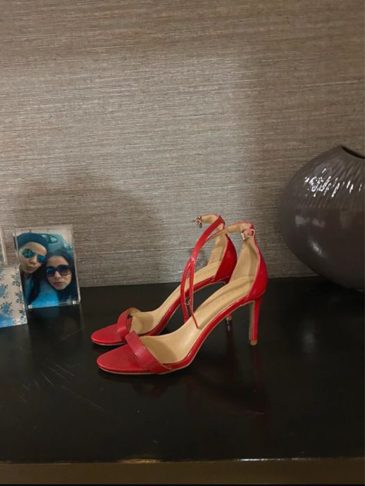 Salto vermelho Marypaz