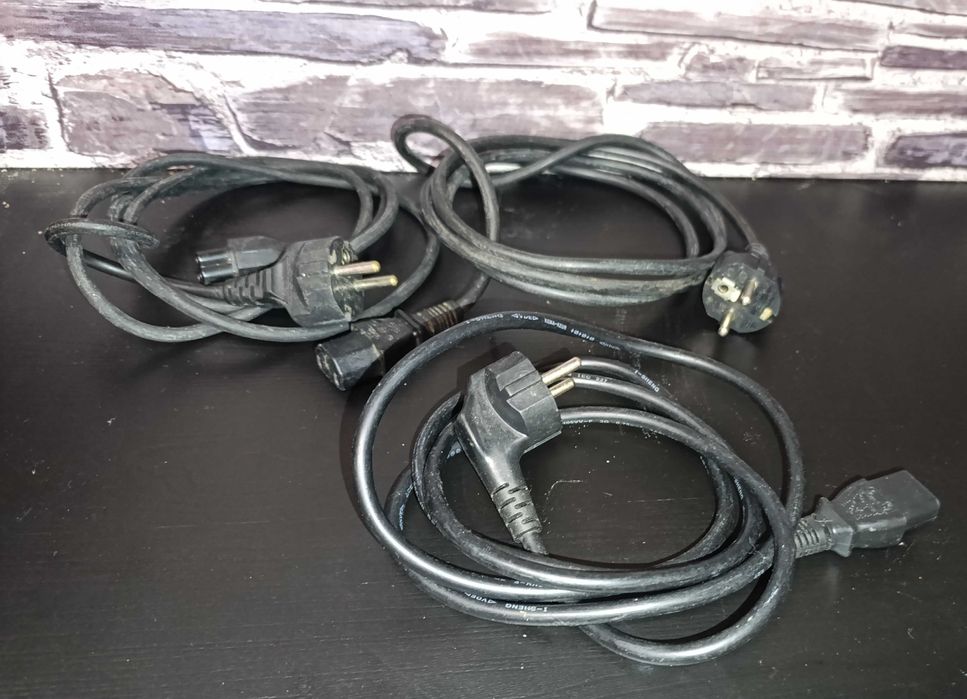 Lote de 4 cabos HDMI / 220 V - Como novos