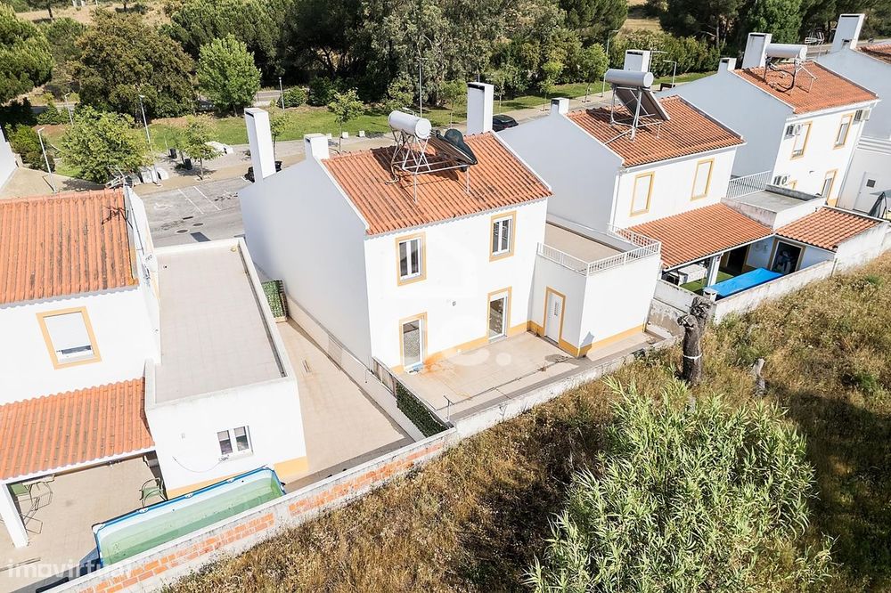 Moradia T3 c/ Quintal, Terraço e Garagem no Loteamento Quinta das Sesm