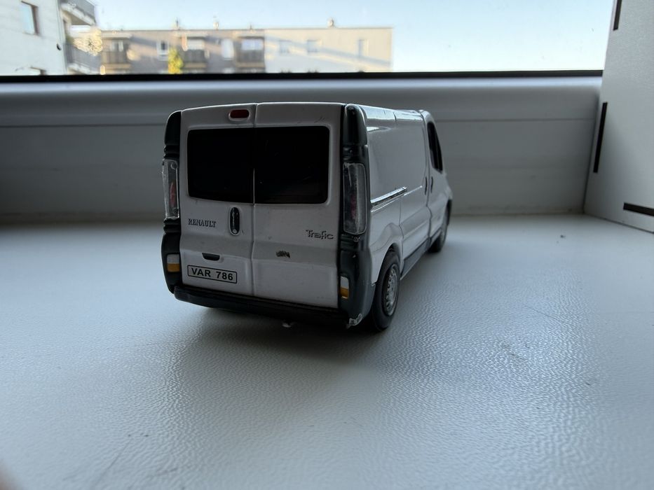 Renault trafic  II 1:43