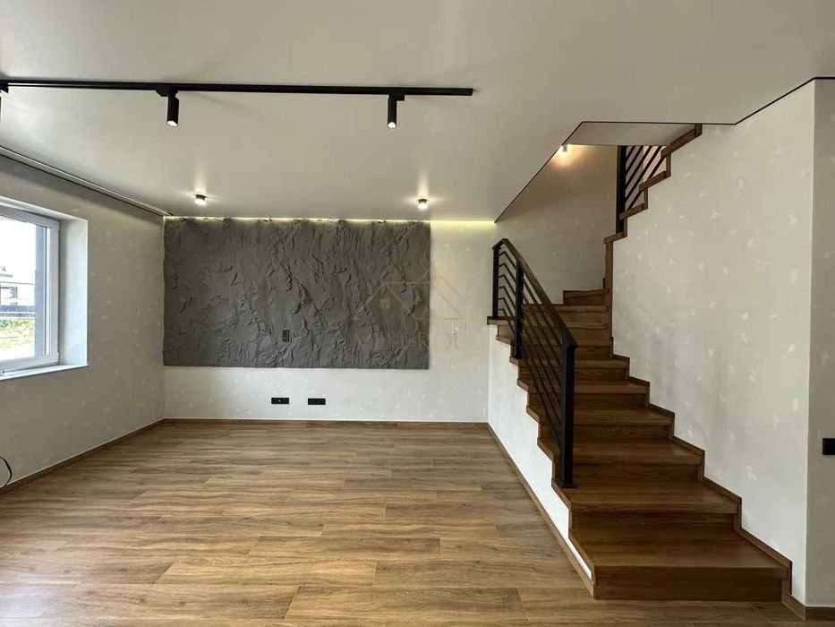 Продаж, Таунхаус з Якісним РЕМОНТОМ в Крихівцях - 120м2.