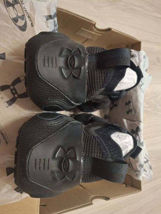 Кросівки UnderArmour чорні нові