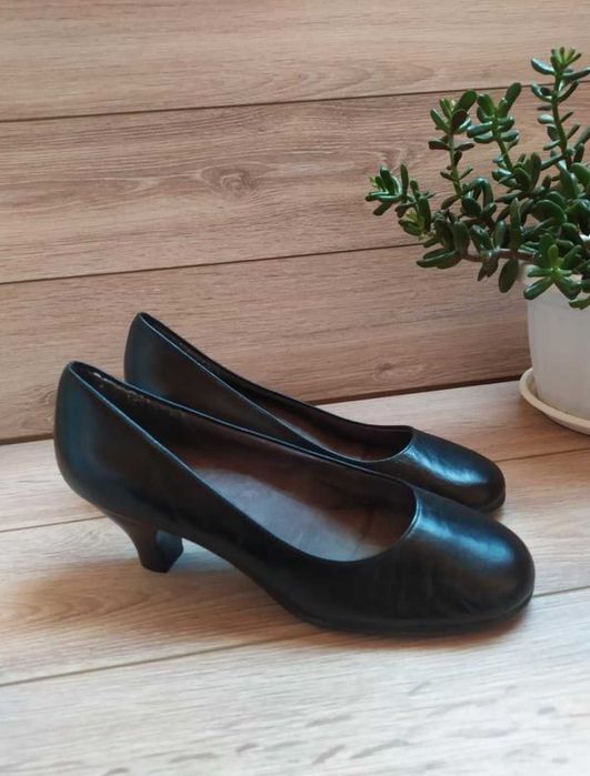 Туфлі Aerosoles чорні шкіряні на низькому каблуку 24.5 см