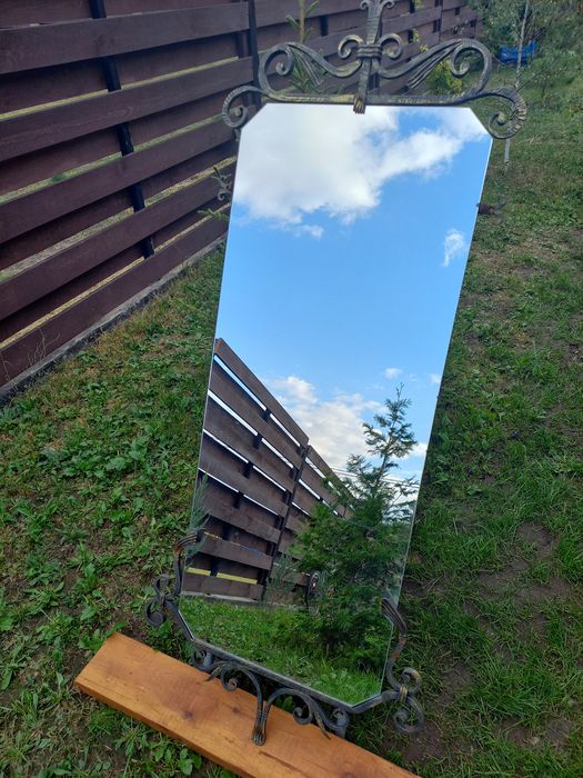 Продам дзеркало в металевій рамі