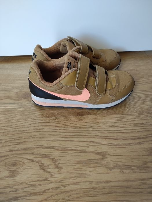 Botas novas c/ etiqueta e ténis Nike