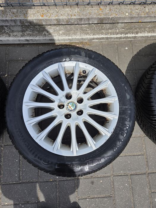 Felgi Alfa Romeo  z oponami wielosezonowymi Continental